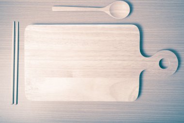 tahta kaşık ile kesme tahtası vintage tarzı