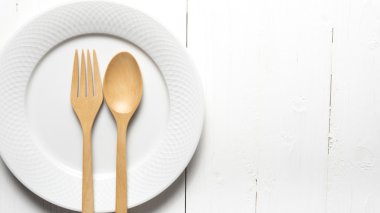 tahta kaşık ve çatal yemeği ile