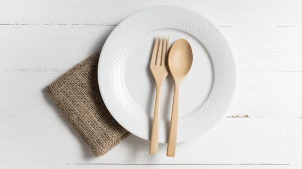 木勺子和叉子的菜 — 图库照片