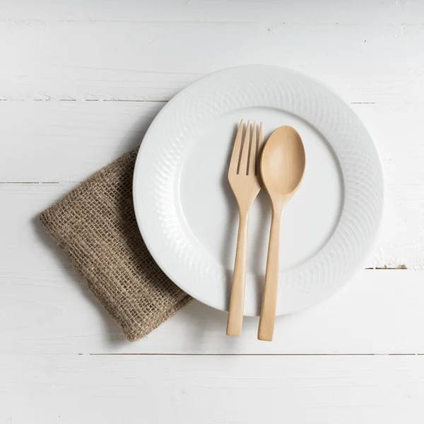 木勺子和叉子的菜 — 图库照片