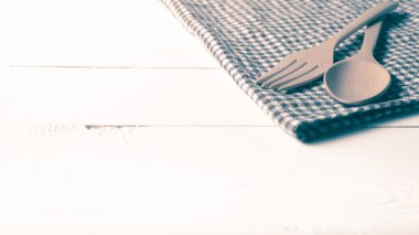 tahta kaşık ve çatal mutfak havlu vintage tarzı üzerinde