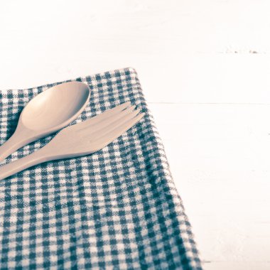 tahta kaşık ve çatal mutfak havlu vintage tarzı üzerinde
