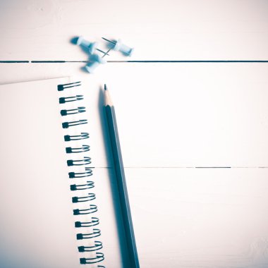 kalem ve itme PIN vintage tarzı ile not etmek