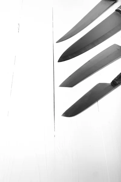 Couteau de cuisine noir et blanc ton style de couleur — Photo