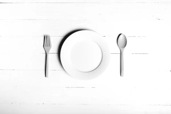 Trä sked och gaffel med skålen svart och vit ton färg stil — Stockfoto