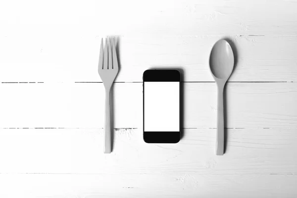 Löffel und Smartphone-Konzept essen soziale Schwarz-Weiß-Töne — Stockfoto