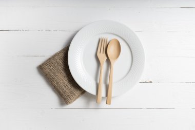 tahta kaşık ve çatal yemeği ile