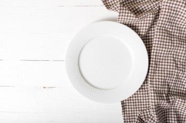 mutfak havlu ile boş tabak