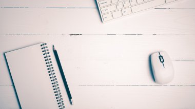 Not defteri ve bilgisayar vintage tarzı