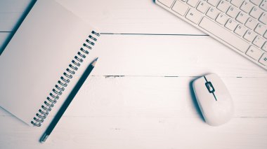 Not defteri ve bilgisayar vintage tarzı