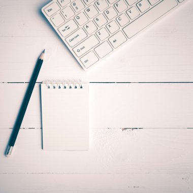 Not defteri ve bilgisayar vintage tarzı