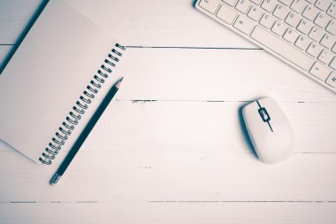 Not defteri ve bilgisayar vintage tarzı