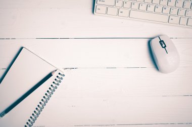 Not defteri ve bilgisayar vintage tarzı