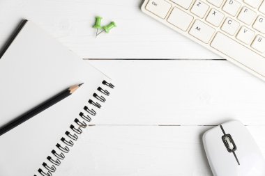 Not defteri ve bilgisayar