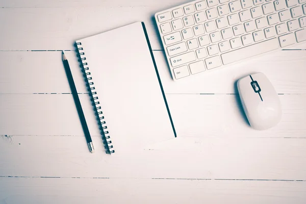 Notepad and computer vintage style — Stock Photo, Image