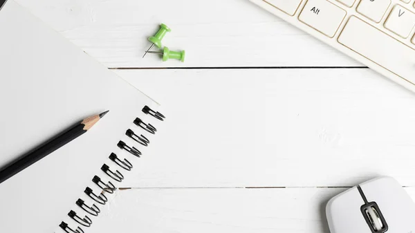 Notepad and computer — Stock Photo, Image