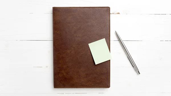 Bruin notebook en pen — Stockfoto