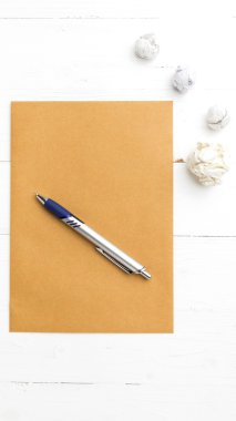 kahverengi kağıt ve buruşuk