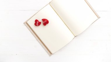 kalp üstünde defter