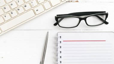 bilgisayar ve not defteri