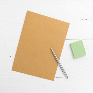 Yapışkan notu ile kahverengi kağıt