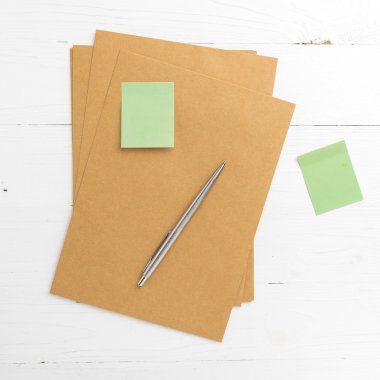 Yapışkan notu ile kahverengi kağıt