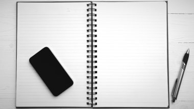 Not defteri siyah ve beyaz rengi tarzı akıllı telefon
