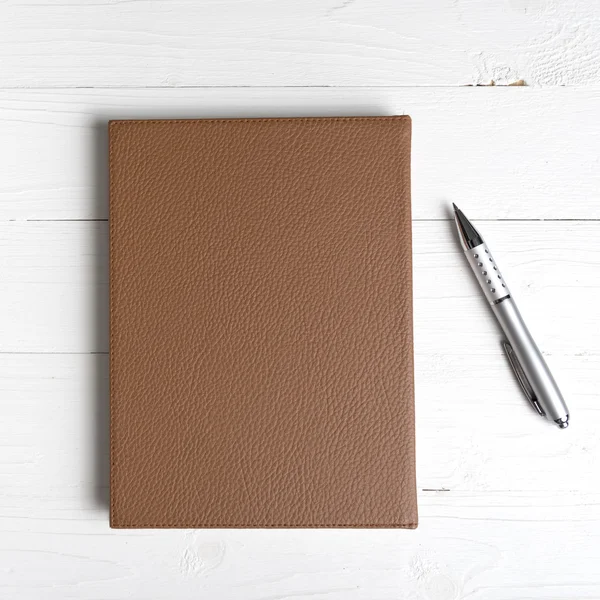 Bruna anteckningsbok och penna — Stockfoto
