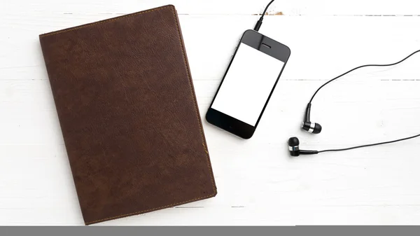 Celular e notebook — Fotografia de Stock