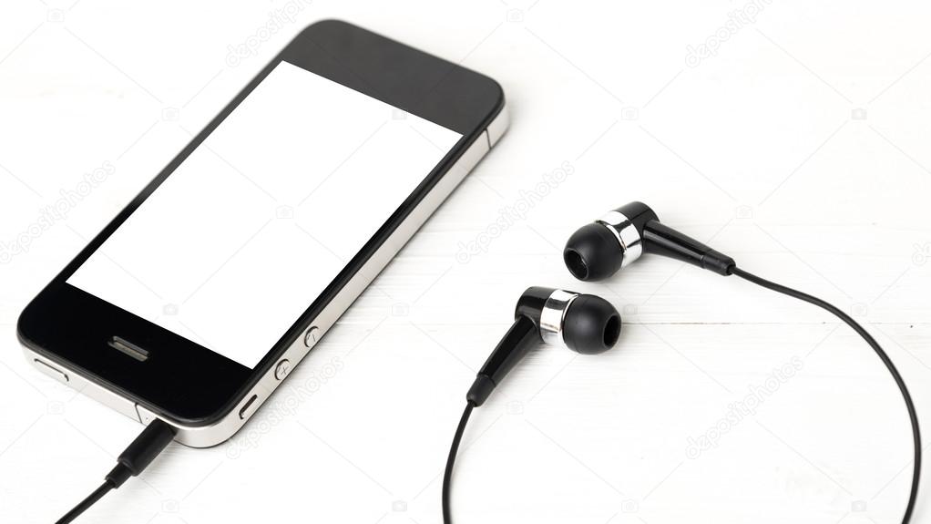 cellphone with earphone