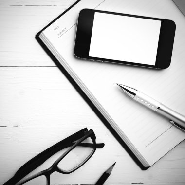akıllı telefon siyah beyaz defter stili