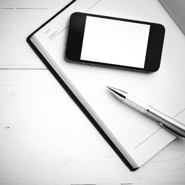 akıllı telefon siyah beyaz defter stili