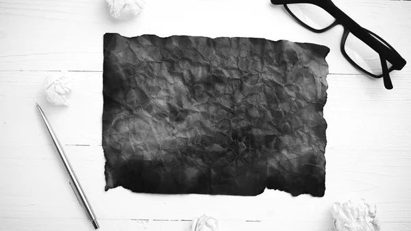 Burning brown paper and crumpled paper black and white tone — Stock Photo, Image