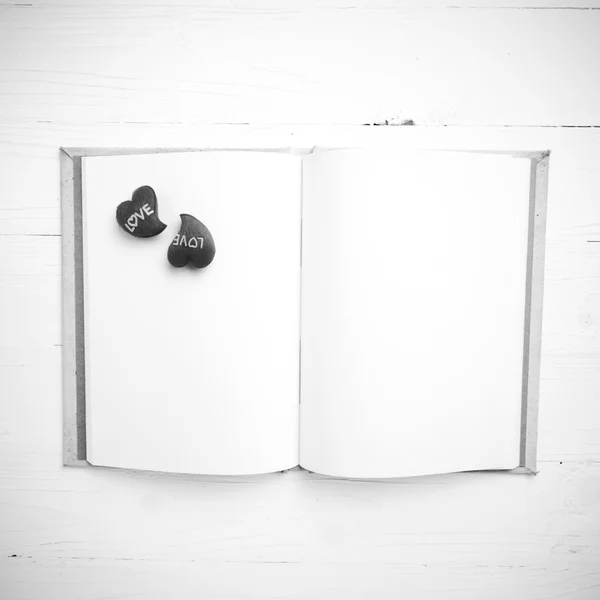 Kalp defter siyah ve beyaz rengi stili — Stok fotoğraf