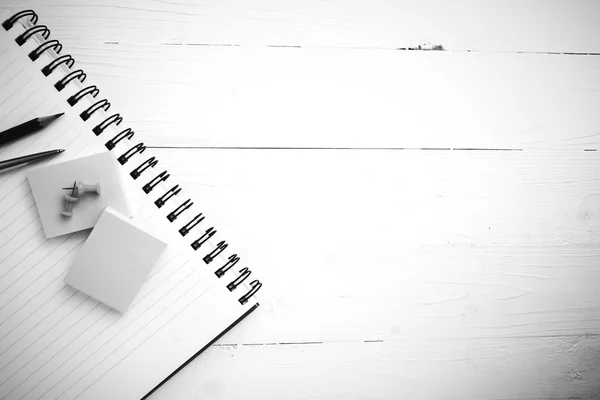 Office ile not etmek siyah beyaz arpacık yukarıdan görünüm sağlar — Stok fotoğraf