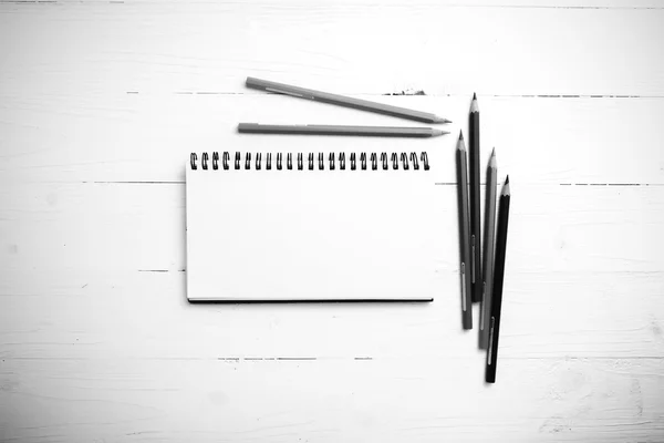 Renk kalem siyah ve beyaz renk stili ile not etmek — Stok fotoğraf