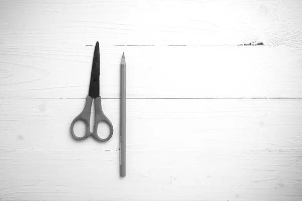 Makas ve kalem siyah ve beyaz rengi stili — Stok fotoğraf