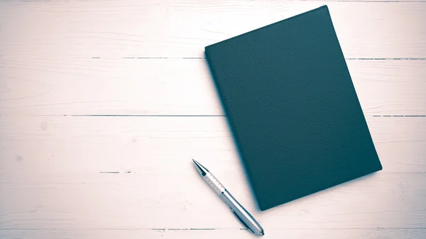 Bruin notebook en pen vintage stijl — Stockfoto