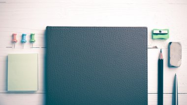 vintage tarzı kahverengi defter ile ofis malzemeleri