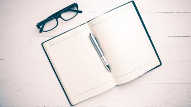 açık defter kalem vintage tarzı ile