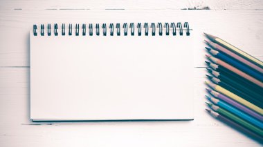 renk kalem vintage tarzı ile not etmek