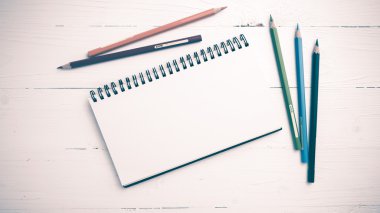 renk kalem vintage tarzı ile not etmek