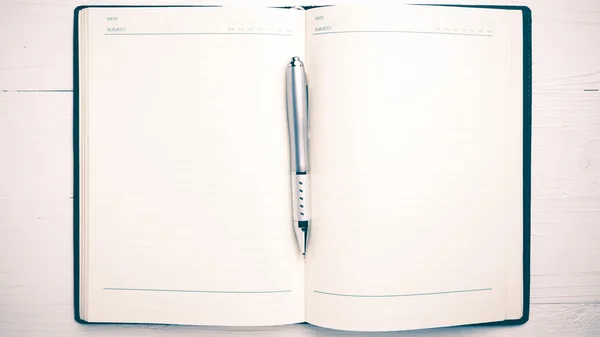 Open notebook with pen vintage style — Stock Photo, Image