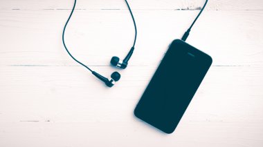 cep telefonu kulaklık vintage tarzı ile