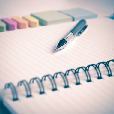 vintage tarzı notepad ile ofis malzemeleri