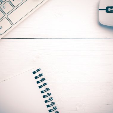 bilgisayar ve kalem vintage tarzı ile not etmek