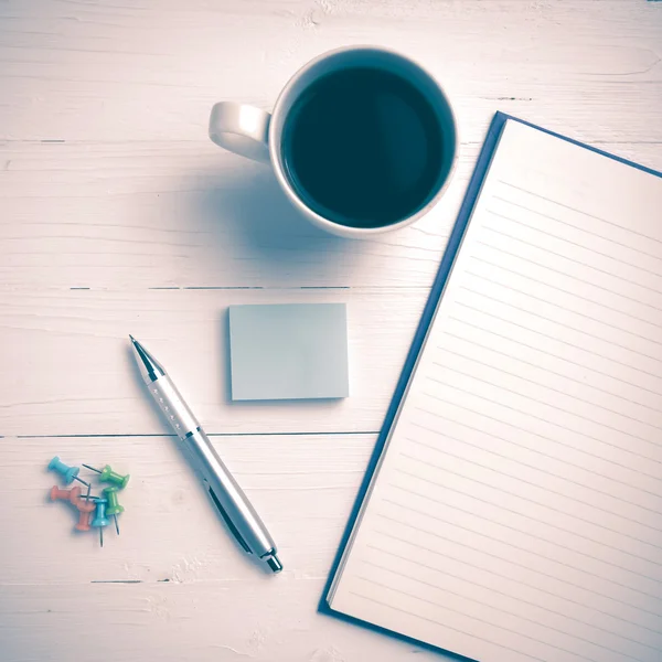 Bloc de notas y taza de café estilo vintage —  Fotos de Stock