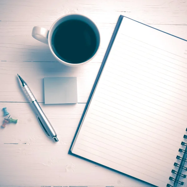 Notepad and coffee cup vintage style — Stock Photo, Image