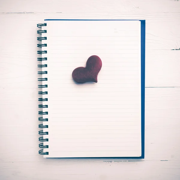 Red heart on notepad vintage style — Stock Photo, Image