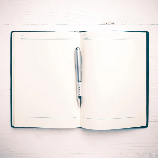 Open notebook with pen vintage style — Stock Photo, Image